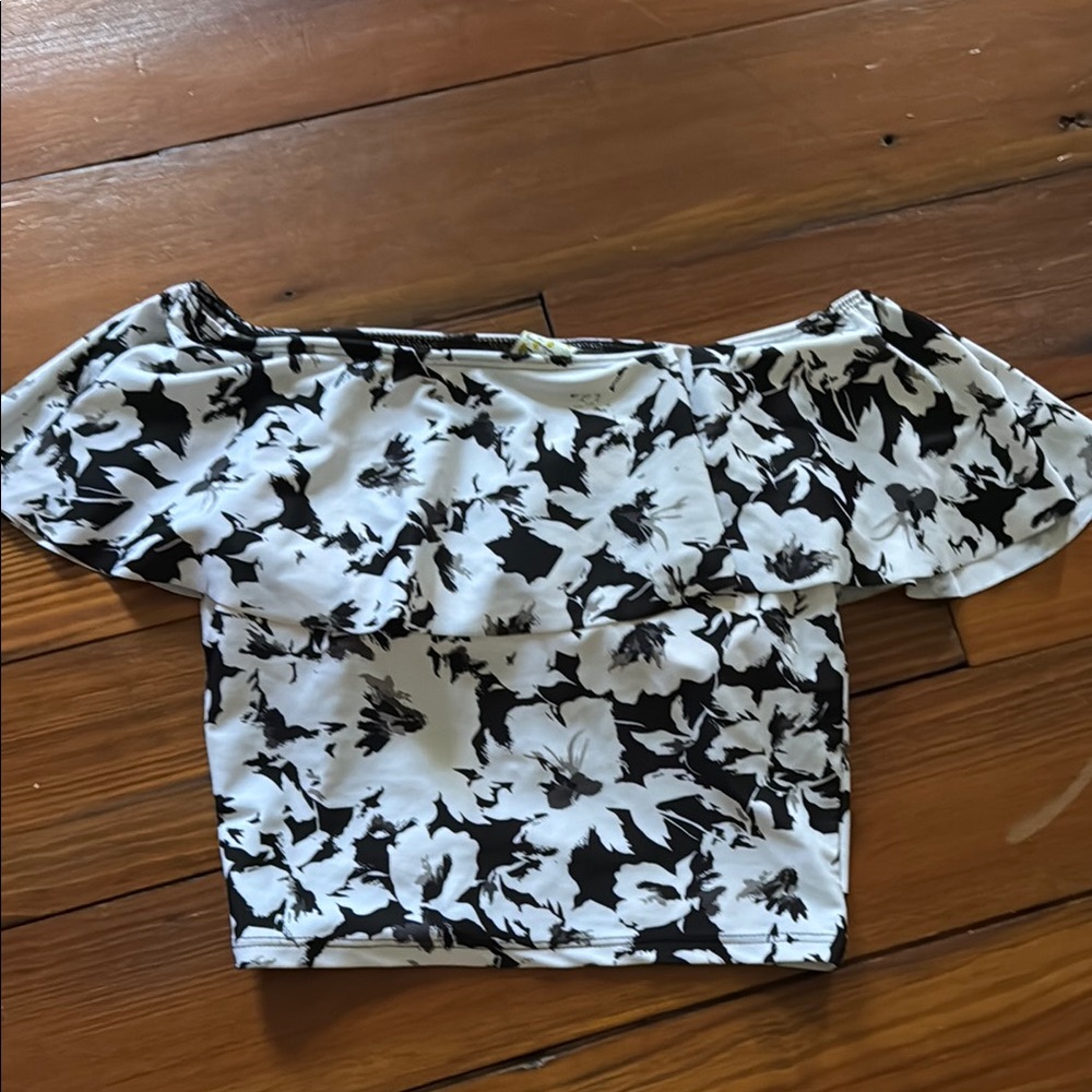 Kortni Jeane Black and White Floral Swim Crop Top